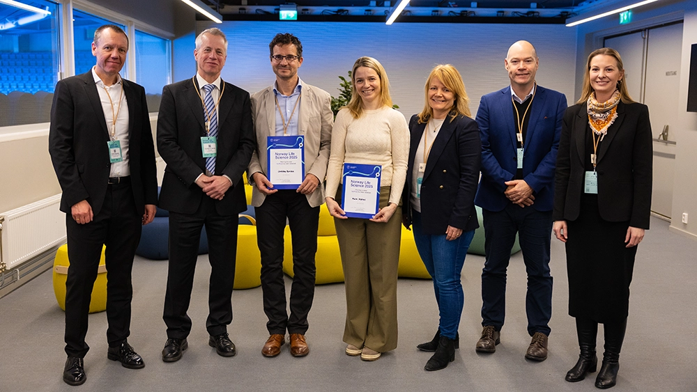 Winners of the pitch together with the panel. 